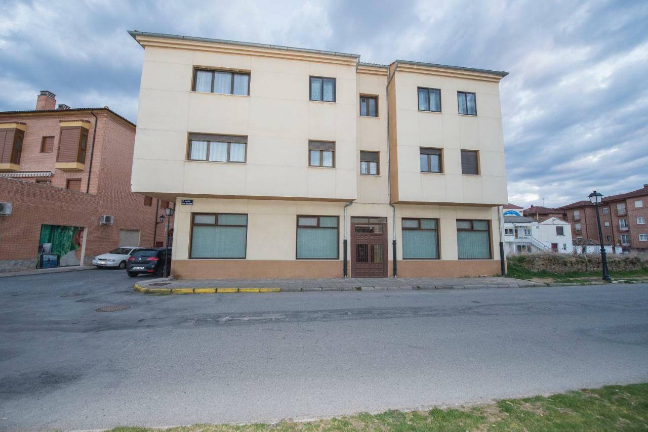 Vut Los Recuerdos De Sandra Apartment El Barco de Avila Bagian luar foto